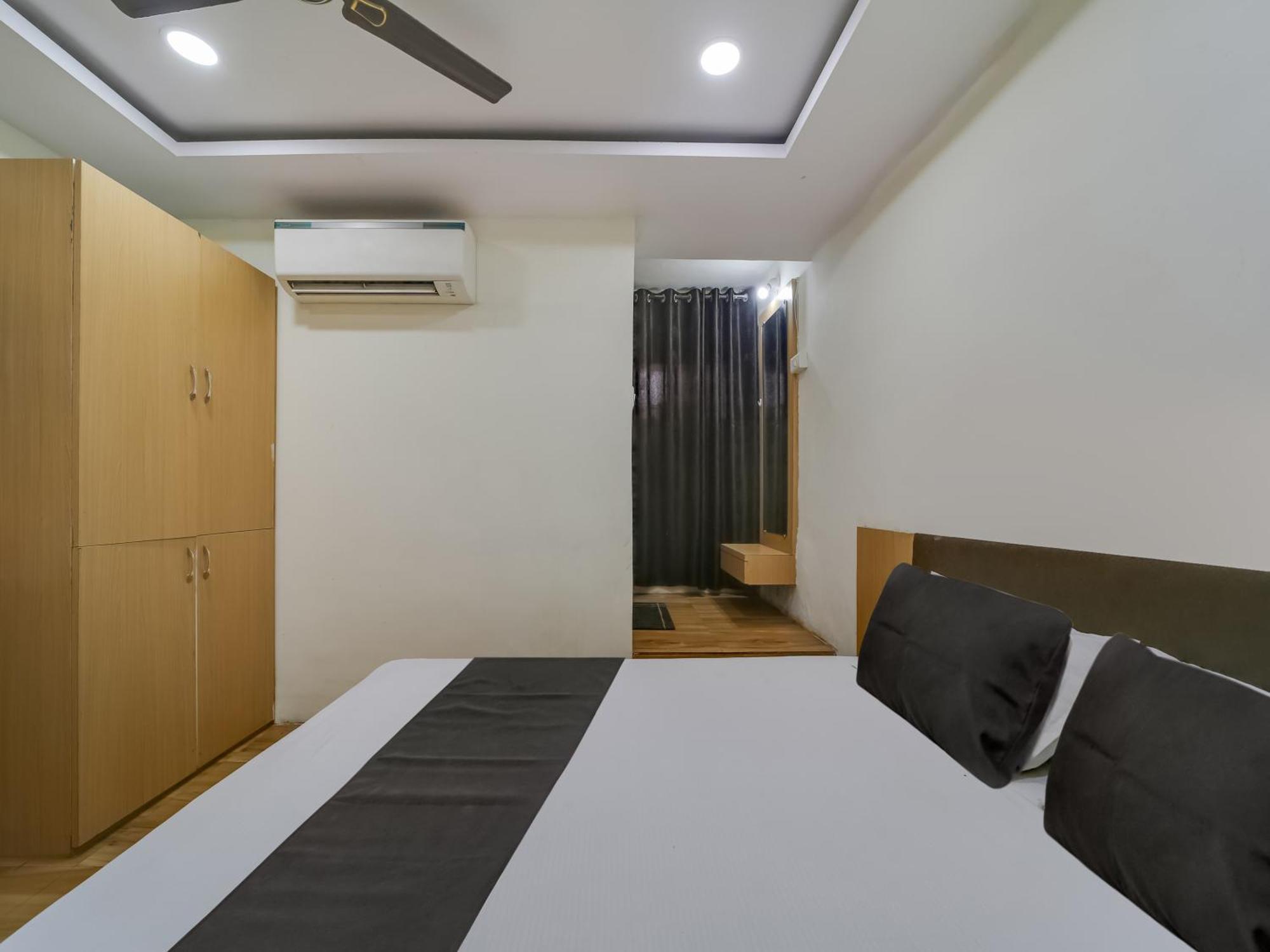 Super Hotel O The Surbhi Bhopal Exteriör bild