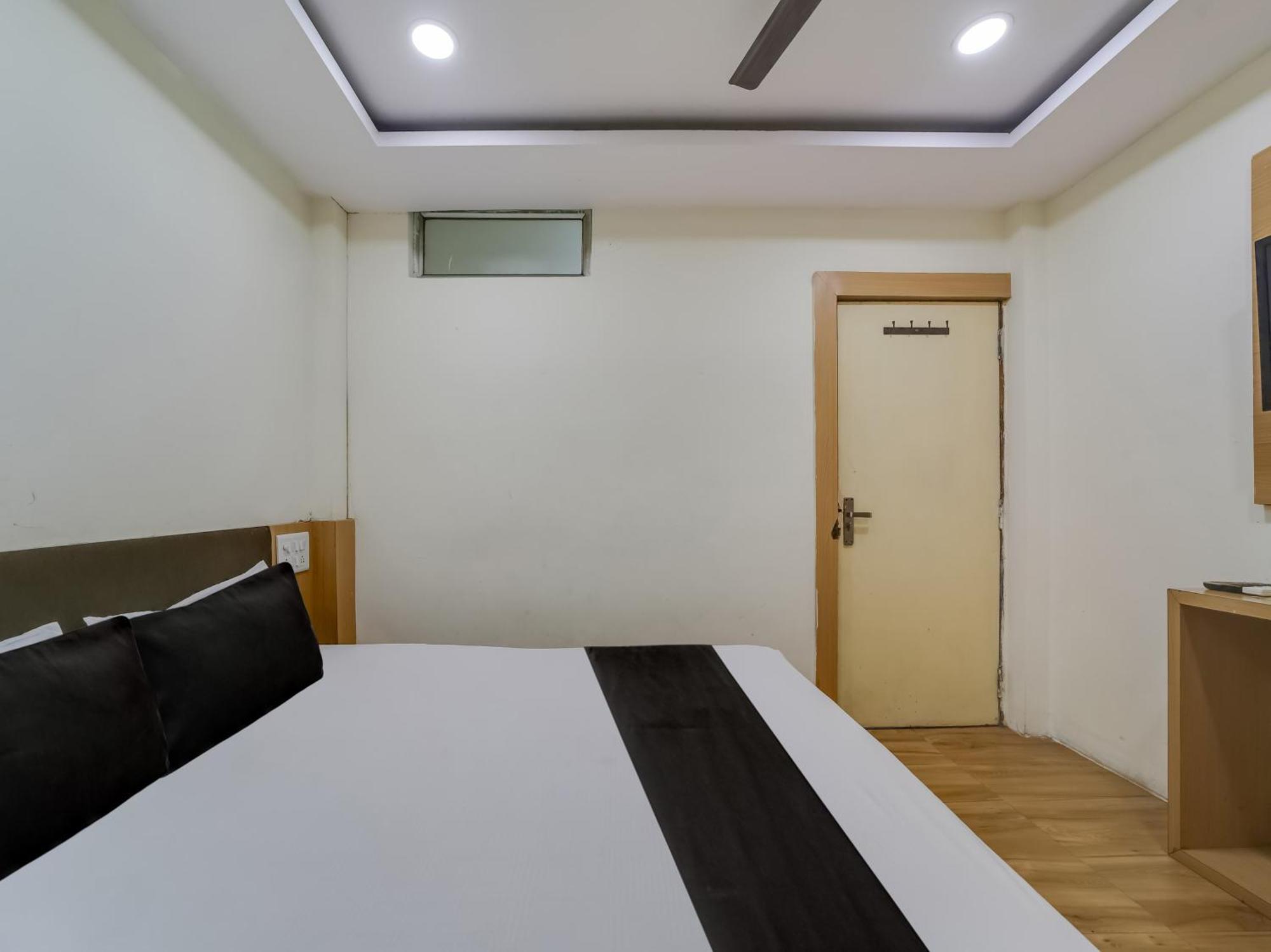 Super Hotel O The Surbhi Bhopal Exteriör bild