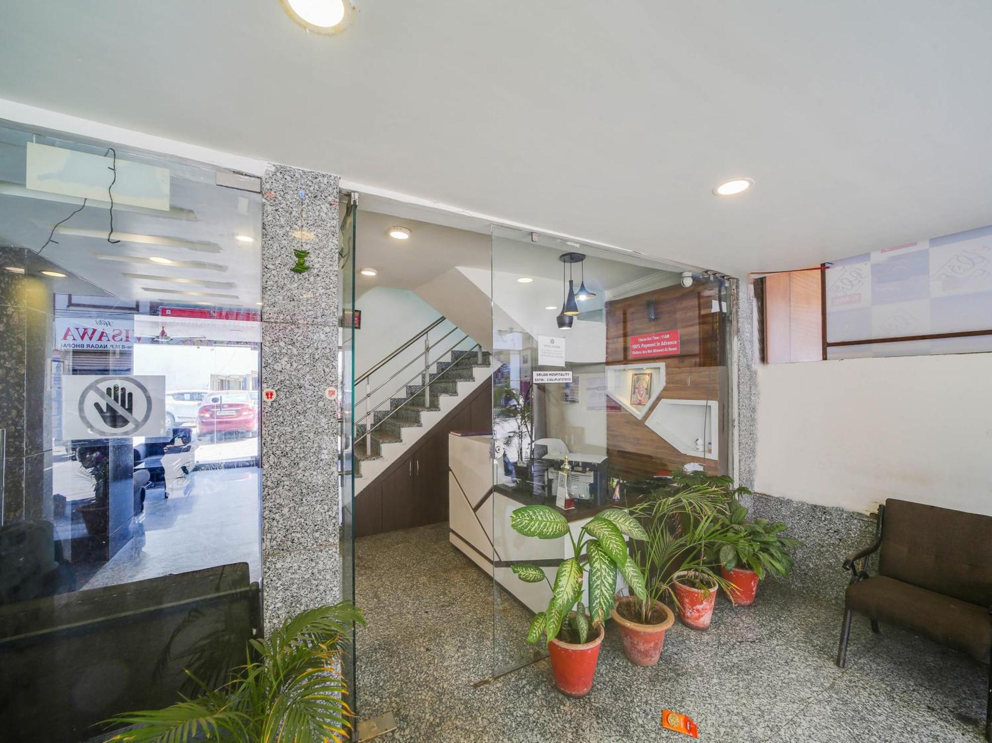 Super Hotel O The Surbhi Bhopal Exteriör bild