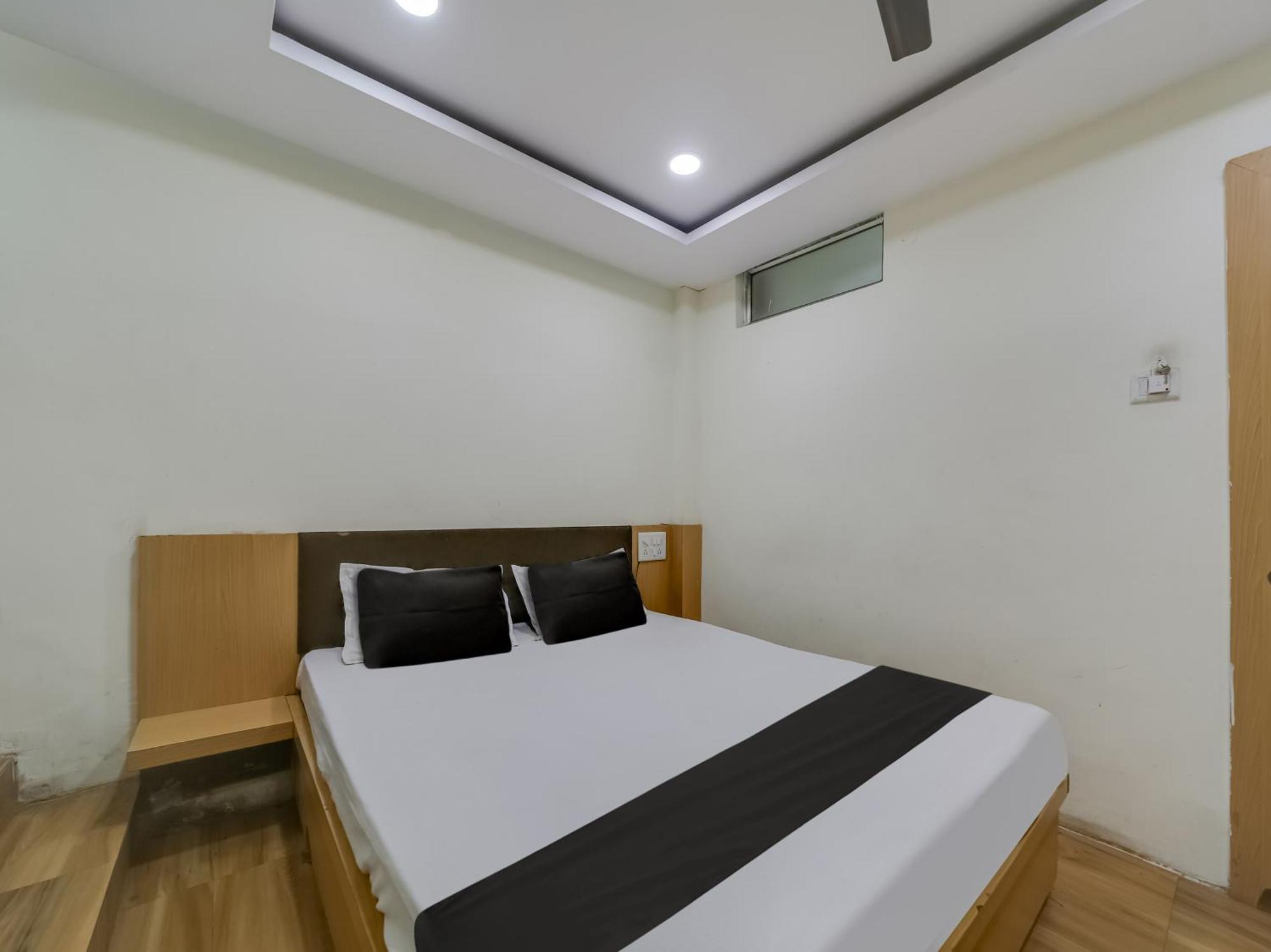 Super Hotel O The Surbhi Bhopal Exteriör bild